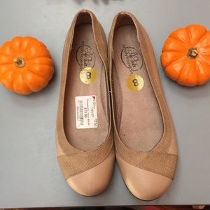 Life stride cream flats